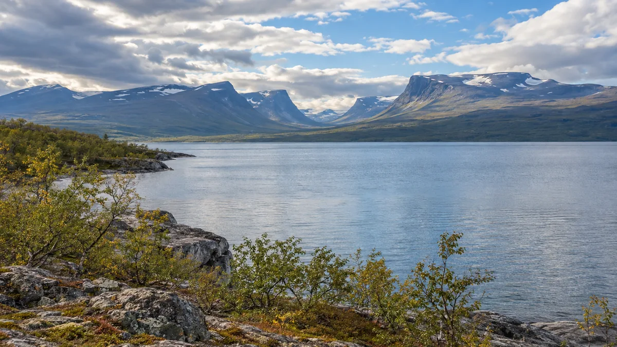 Météo à Abisko au bord du lac Torneträsk et devant les montagnes