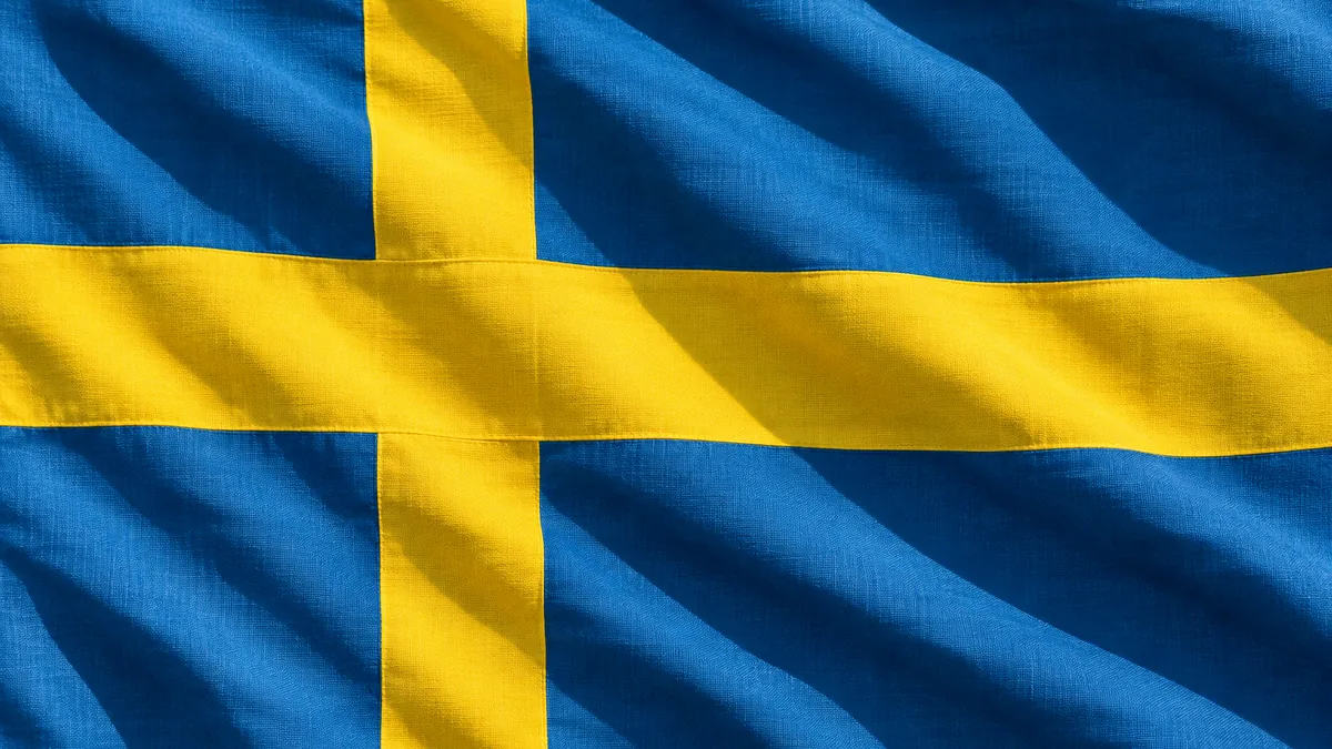 Détail de la croix scandinave jaune sur le fond bleu du drapeau suédois