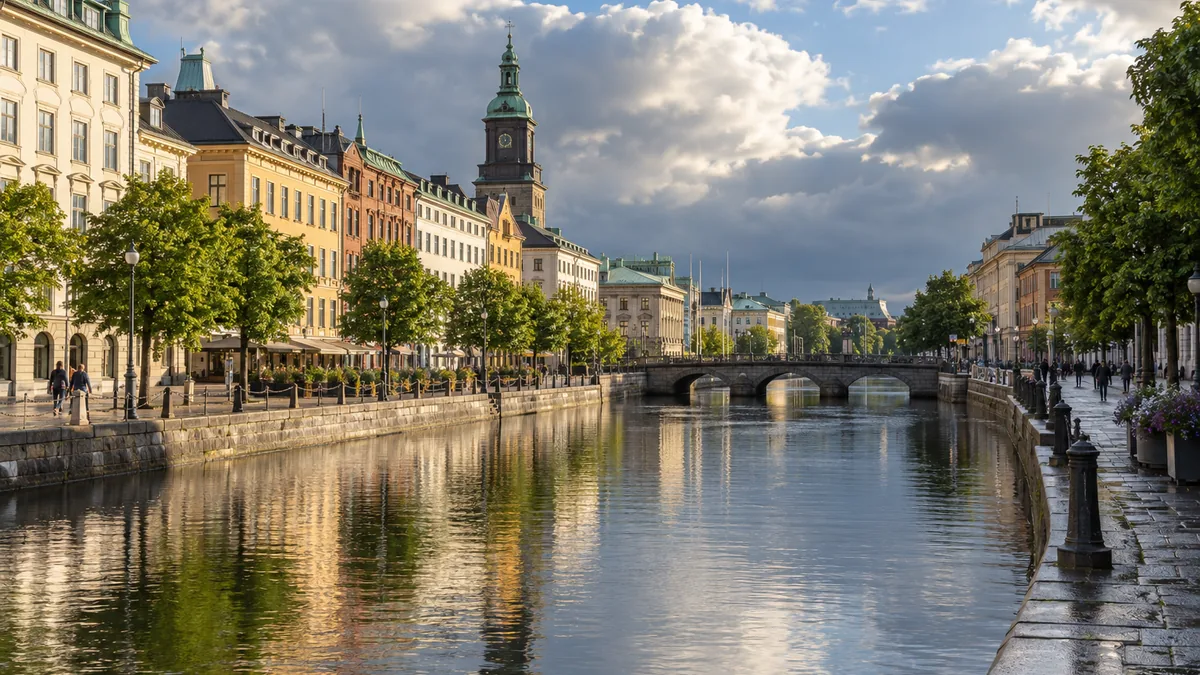 Météo à Göteborg par une journée lumineuse sur les canaux