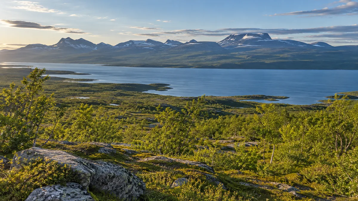 Paysage montagneux du parc national d’Abisko en Suède